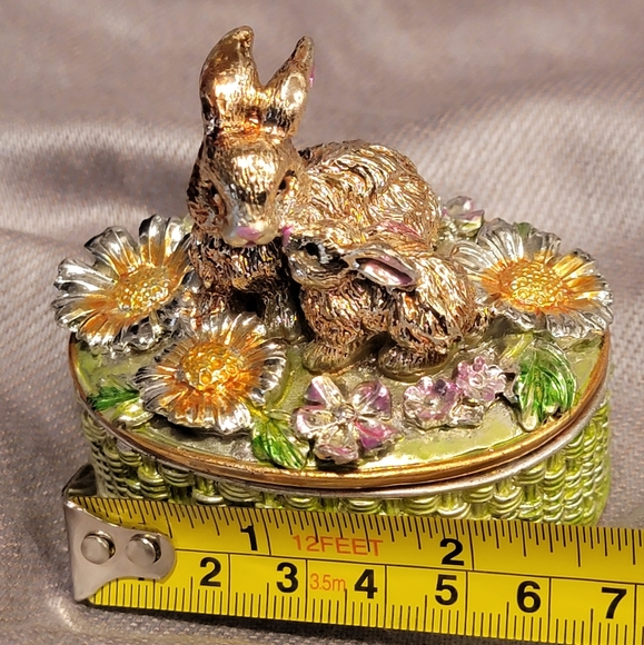 Vintage Easter Bunny Mama & Baby Trinket Box Silver Plated w/Daisies - Picture 10 of 11
